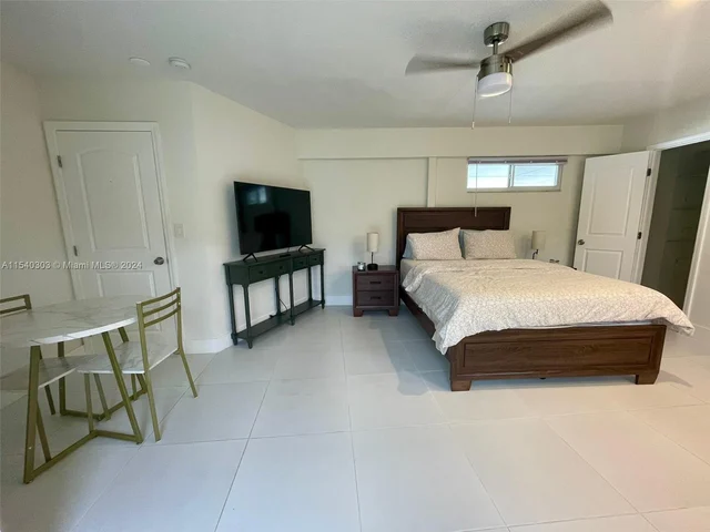 1715 NE 38th St # 0, Oakland Park FL 33334