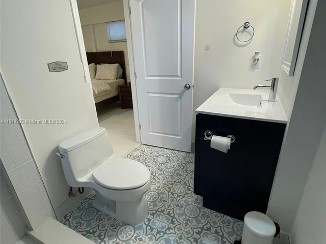 1715 NE 38th St # 0, Oakland Park FL 33334