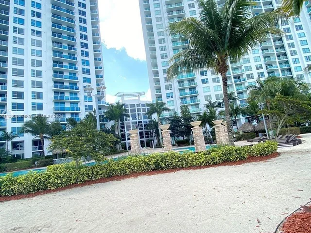 2641 N Flamingo Rd # 1807N, Sunrise FL 33323