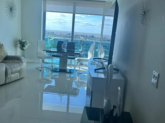 2641 N Flamingo Rd # 1807N, Sunrise FL 33323