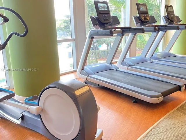 2641 N Flamingo Rd # 1807N, Sunrise FL 33323