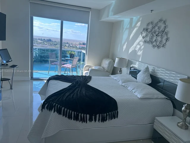 2641 N Flamingo Rd # 1807N, Sunrise FL 33323