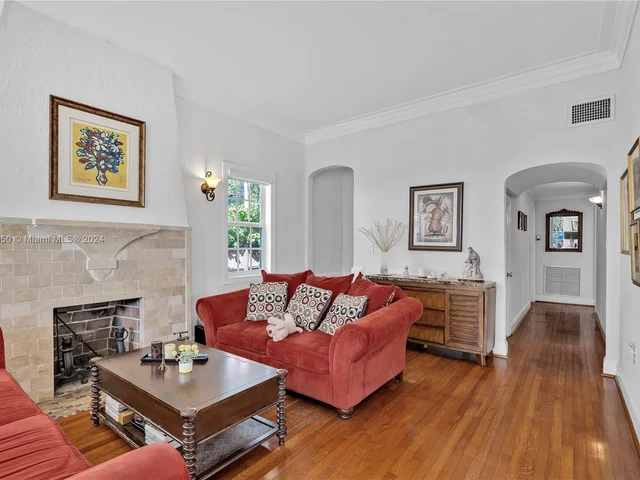 2153 SW 13th St, Miami FL 33145