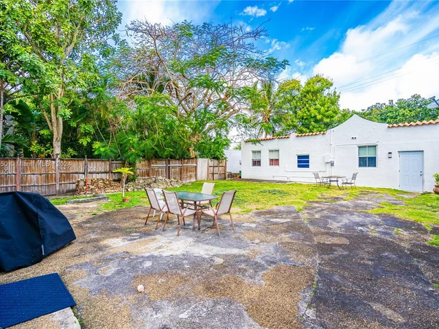 2153 SW 13th St, Miami FL 33145