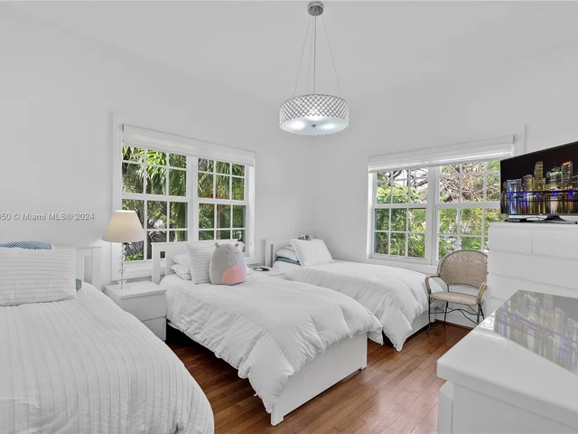 2153 SW 13th St, Miami FL 33145