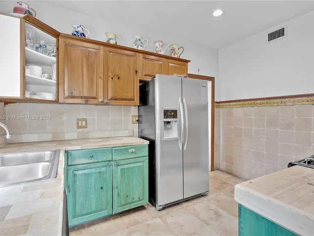 2153 SW 13th St, Miami FL 33145