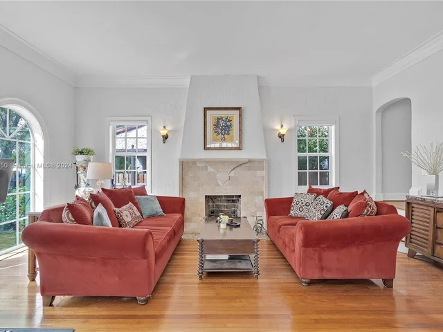 2153 SW 13th St, Miami FL 33145