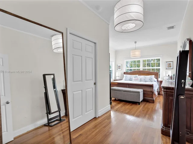 2153 SW 13th St, Miami FL 33145