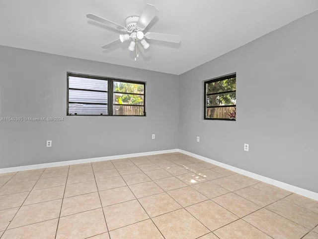 5808 NW 20th St, Margate FL 33063