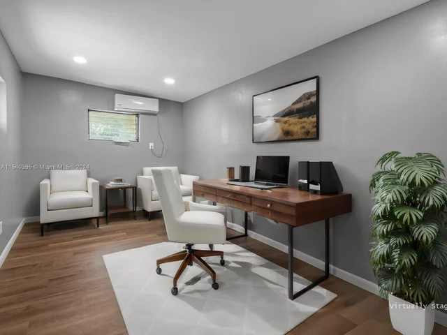 5808 NW 20th St, Margate FL 33063