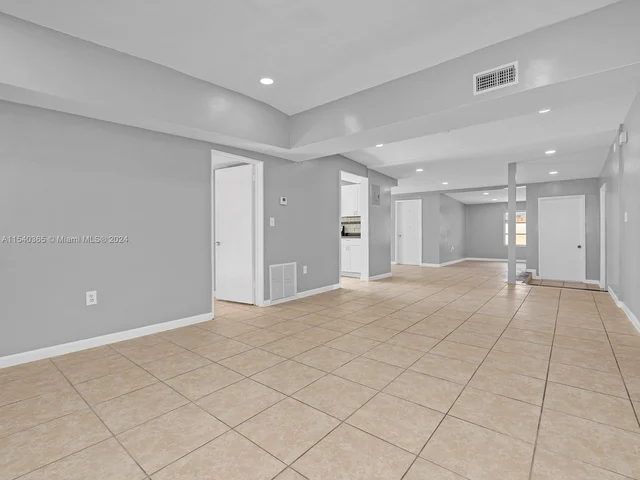 5808 NW 20th St, Margate FL 33063