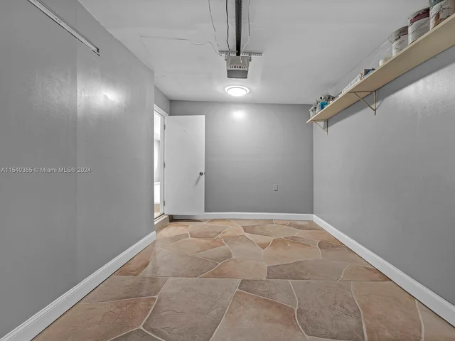 5808 NW 20th St, Margate FL 33063