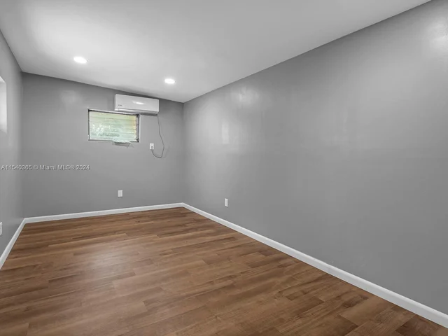 5808 NW 20th St, Margate FL 33063