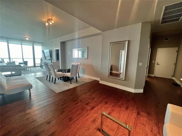 888 Biscayne Blvd # 5504, Miami FL 33132