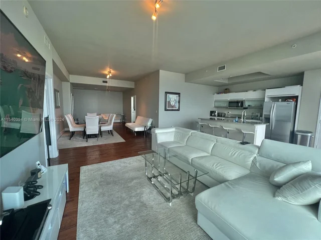 888 Biscayne Blvd # 5504, Miami FL 33132