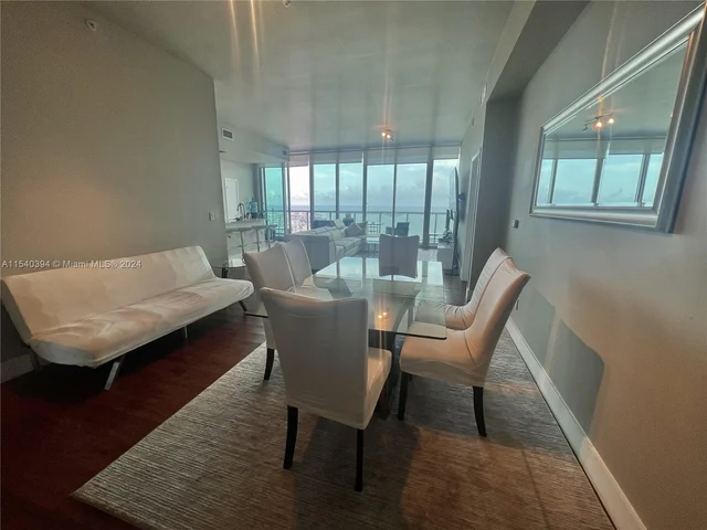 888 Biscayne Blvd # 5504, Miami FL 33132