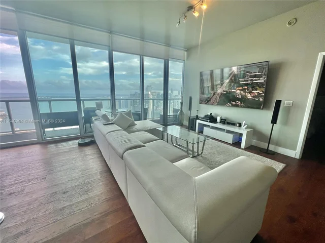 888 Biscayne Blvd # 5504, Miami FL 33132