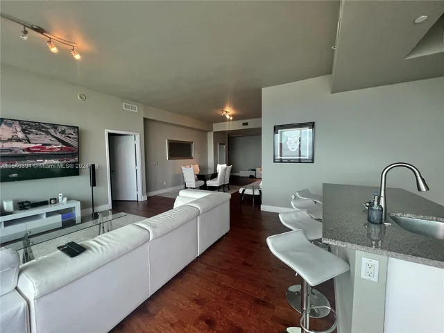 888 Biscayne Blvd # 5504, Miami FL 33132