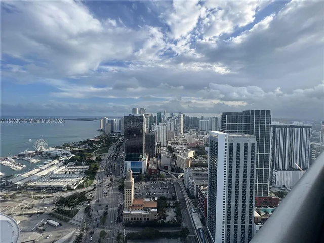 888 Biscayne Blvd # 5504, Miami FL 33132
