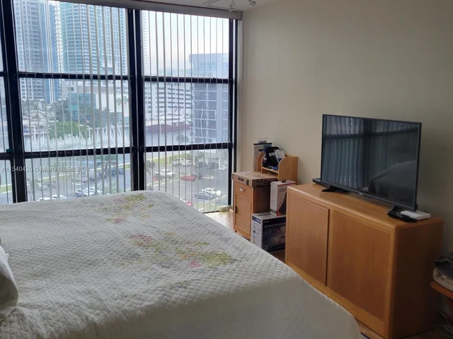 800 Parkview Dr # 930, Hallandale Beach FL 33009