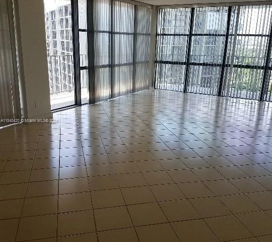 800 Parkview Dr # 930, Hallandale Beach FL 33009