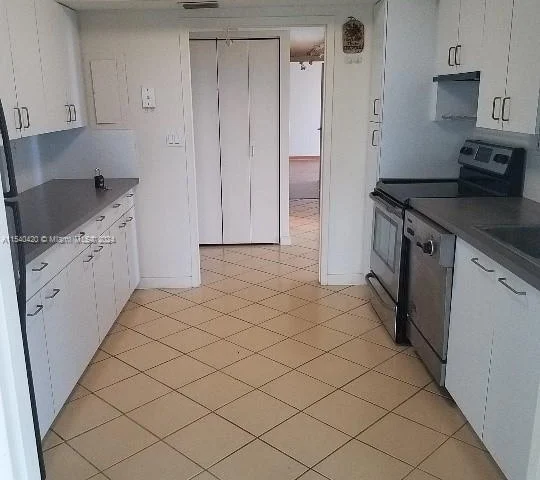 800 Parkview Dr # 930, Hallandale Beach FL 33009