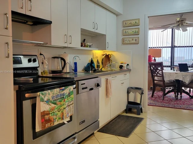 800 Parkview Dr # 930, Hallandale Beach FL 33009