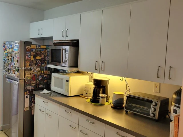 800 Parkview Dr # 930, Hallandale Beach FL 33009