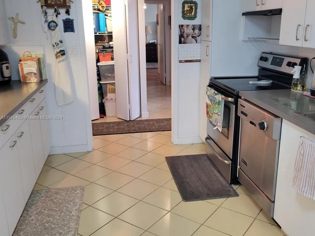 800 Parkview Dr # 930, Hallandale Beach FL 33009