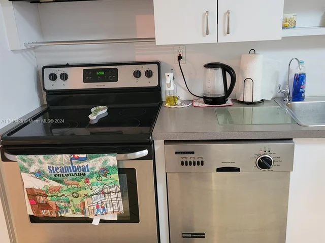 800 Parkview Dr # 930, Hallandale Beach FL 33009