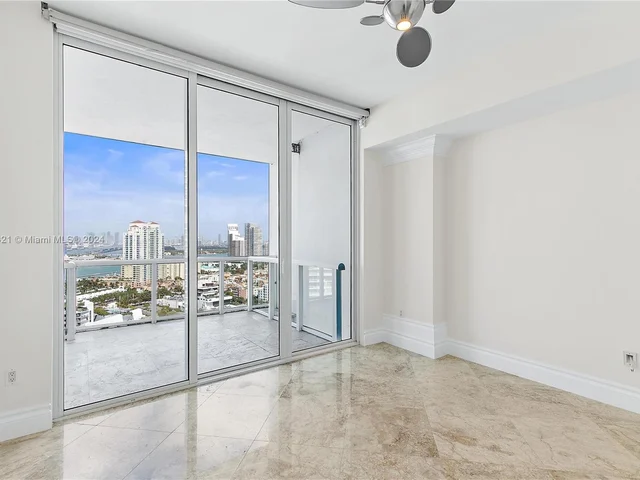 50 S Pointe Dr # 2505, Miami Beach FL 33139
