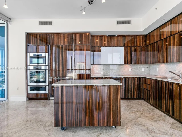 50 S Pointe Dr # 2505, Miami Beach FL 33139