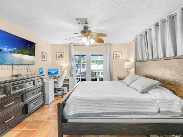 421 SW 18th St, Pompano Beach FL 33060