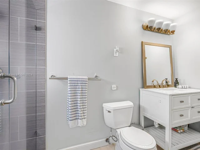 421 SW 18th St, Pompano Beach FL 33060