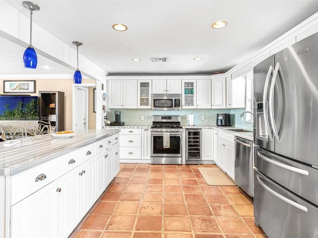 421 SW 18th St, Pompano Beach FL 33060