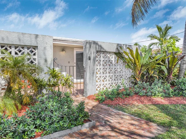 421 SW 18th St, Pompano Beach FL 33060