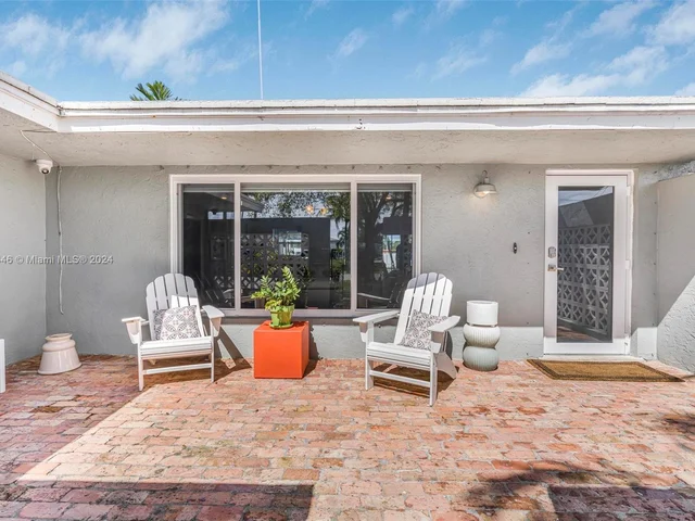 421 SW 18th St, Pompano Beach FL 33060