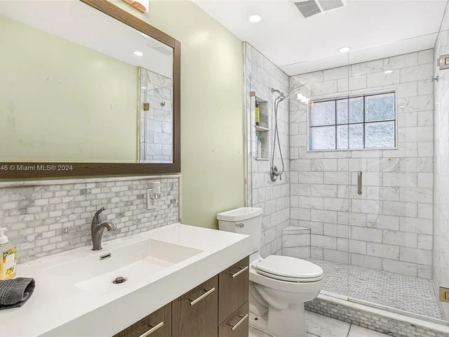 421 SW 18th St, Pompano Beach FL 33060