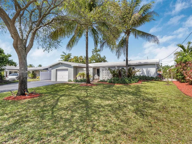 421 SW 18th St, Pompano Beach FL 33060