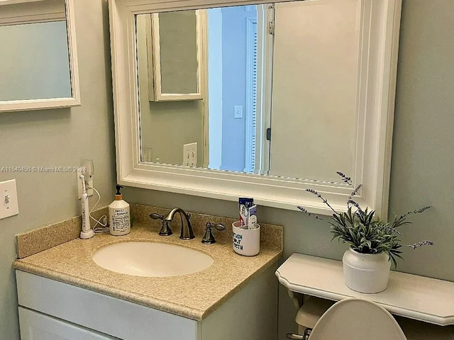 10251 Islander Dr, Boca Raton FL 33498