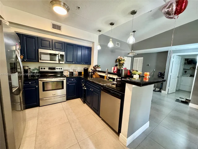 6831 SW 44th St # 305, Miami FL 33155