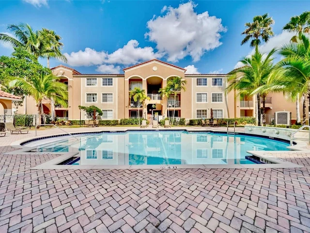 6831 SW 44th St # 305, Miami FL 33155