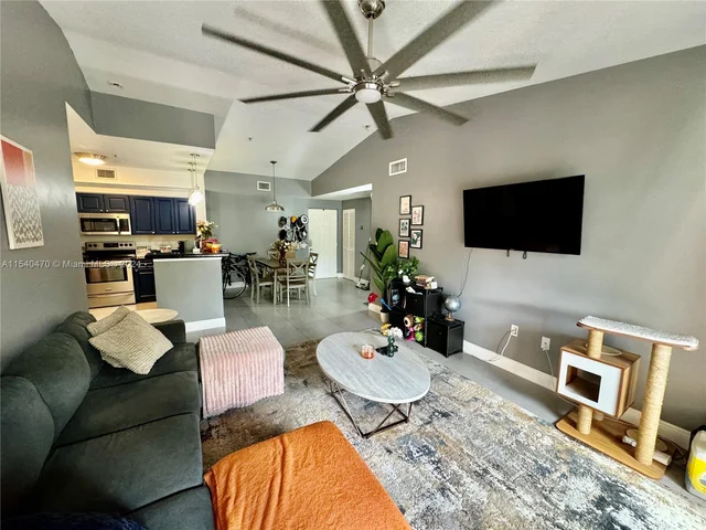 6831 SW 44th St # 305, Miami FL 33155