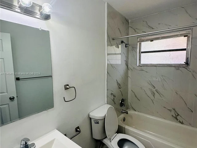 825 SW 30th St # 2, Fort Lauderdale FL 33315