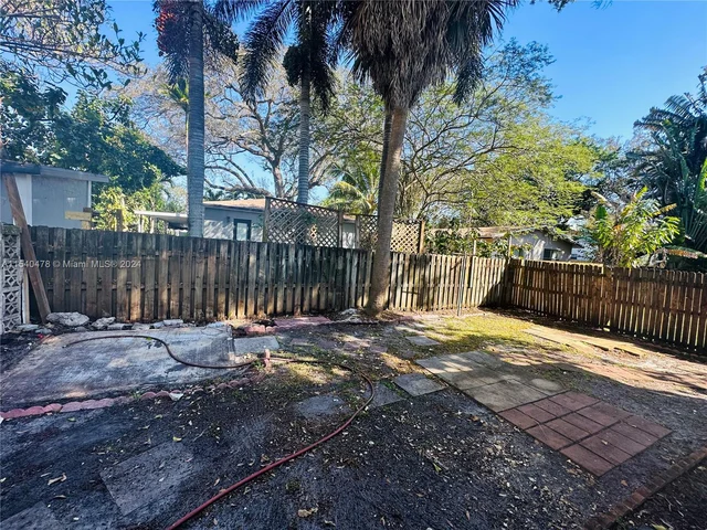 825 SW 30th St # 2, Fort Lauderdale FL 33315