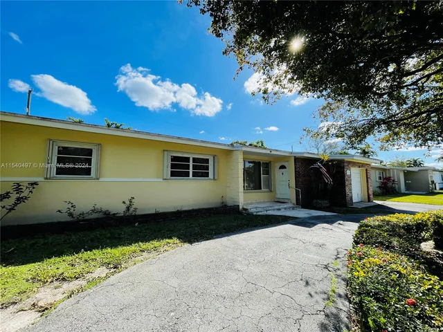 9350 SW 52nd Ter, Miami FL 33165