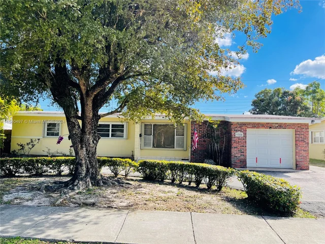 9350 SW 52nd Ter, Miami FL 33165