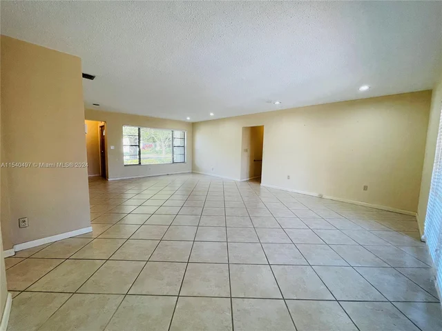 9350 SW 52nd Ter, Miami FL 33165