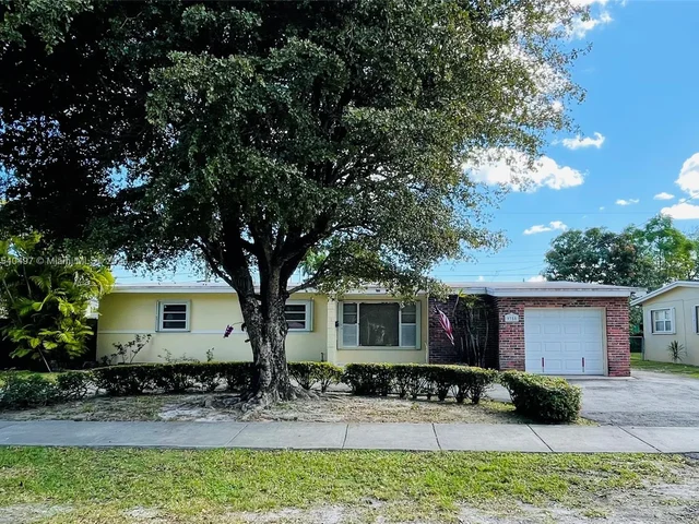 9350 SW 52nd Ter, Miami FL 33165