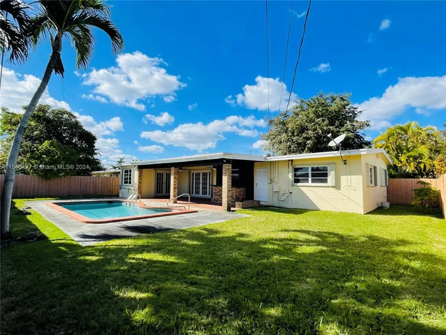 9350 SW 52nd Ter, Miami FL 33165